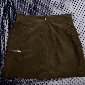 32 Degrees Charcoal Skort with Pockets and side zip pocket. Full short attached